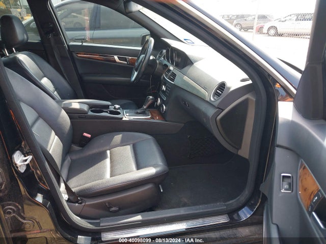 2012 Mercedes-benz C 250 Luxury/sport მანქანა იყიდება აუქციონზე, vin: WDDGF4HBXCR231939, აუქციონის ნომერი: 40098099