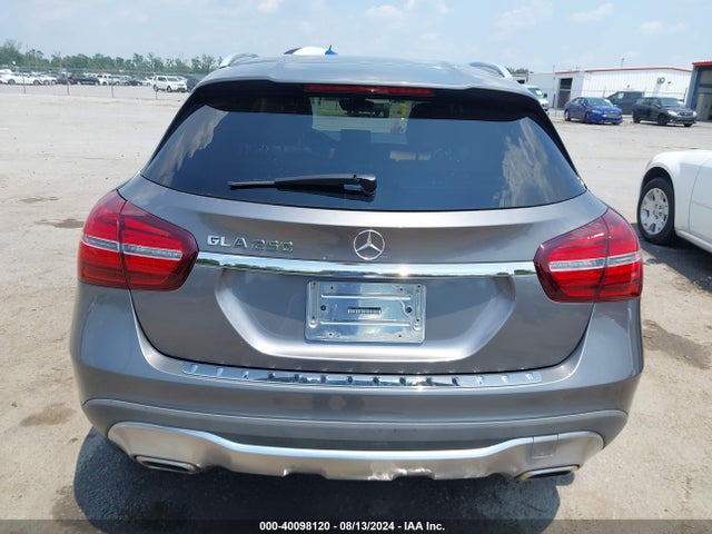 WDCTG4EB4JJ428542 Mercedes-Benz GLA 250