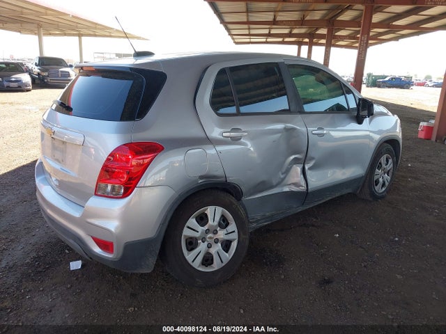 Chevrolet TRAX LS 2018 3GNCJKSB5JL348604 Image 4