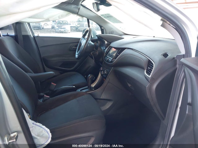 Chevrolet TRAX LS 2018 3GNCJKSB5JL348604 Image 5