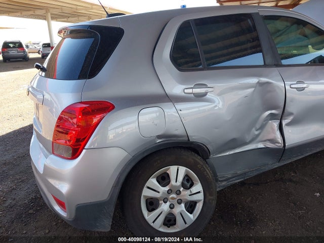 Chevrolet TRAX LS 2018 3GNCJKSB5JL348604 Image 6