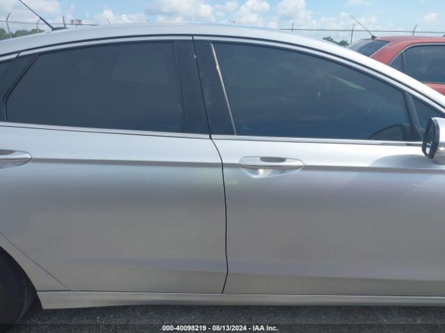 3FA6P0HD8HR250200 Ford FUSION SE