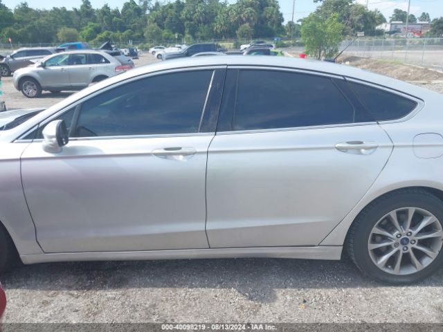 3FA6P0HD8HR250200 Ford FUSION SE