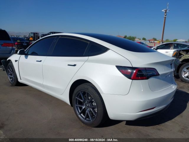 2022 TESLA MODEL 3 5YJ3E1EB7NF136438 Photo 2