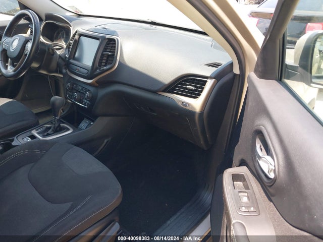 1C4PJLCS3FW711854 Jeep Cherokee Latitude