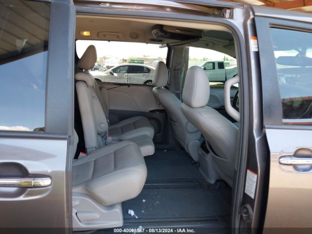 5TDYK3DC5GS746213 Toyota Sienna Xle 8 Passenger