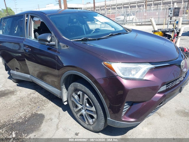 Toyota RAV4 LE 2018 2T3ZFREVXJW517575 головне зображення