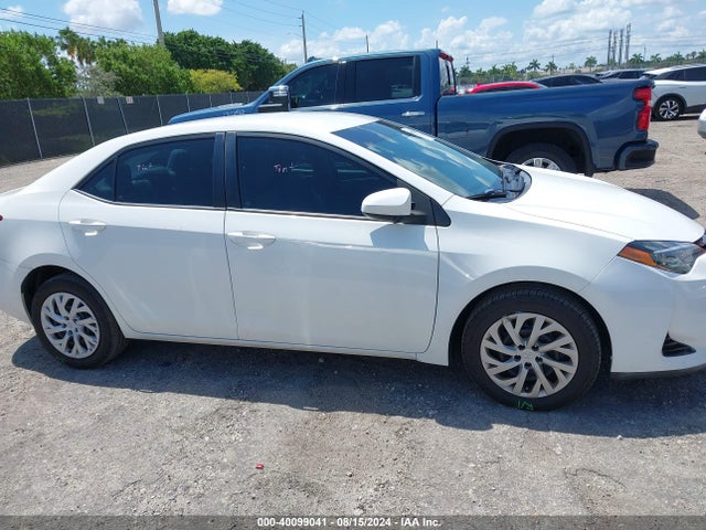 Toyota COROLLA LE 2018 5YFBURHE3JP850682 Image 13
