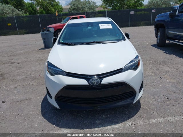 Toyota COROLLA LE 2018 5YFBURHE3JP850682 Image 17