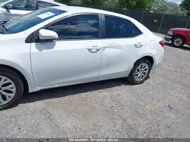 Toyota COROLLA LE 2018 5YFBURHE3JP850682 Image 19