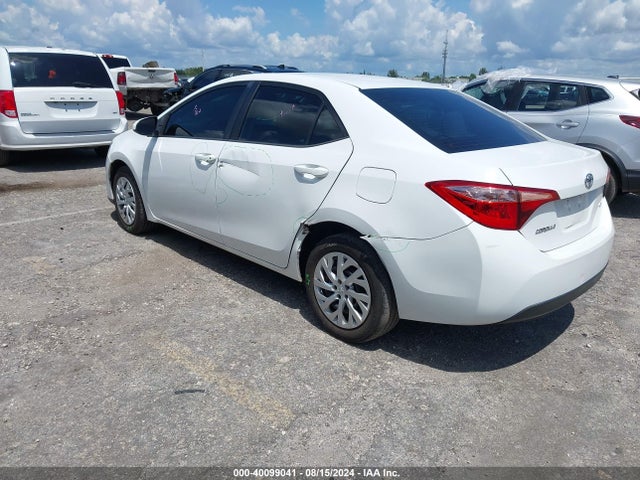 Toyota COROLLA LE 2018 5YFBURHE3JP850682 Image 3