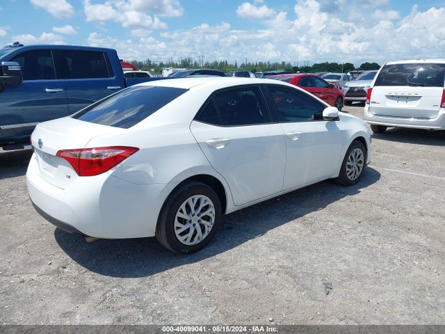 Toyota COROLLA LE 2018 5YFBURHE3JP850682 Image 4