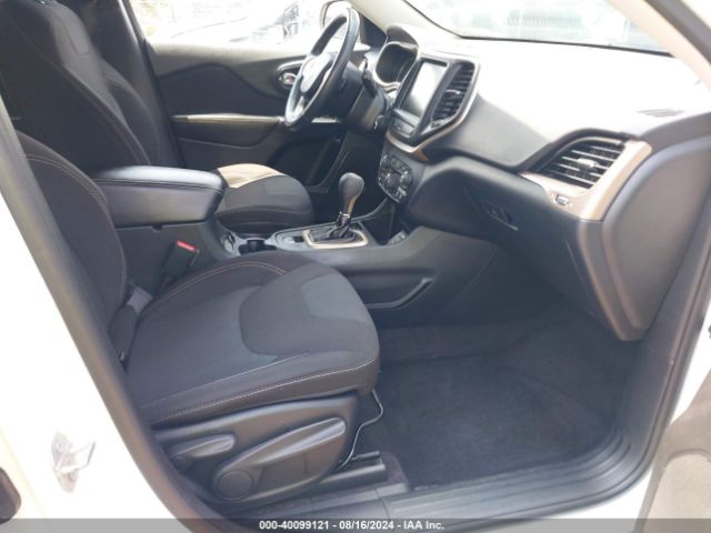 1C4PJLCB1GW212651 Jeep Cherokee Latitude
