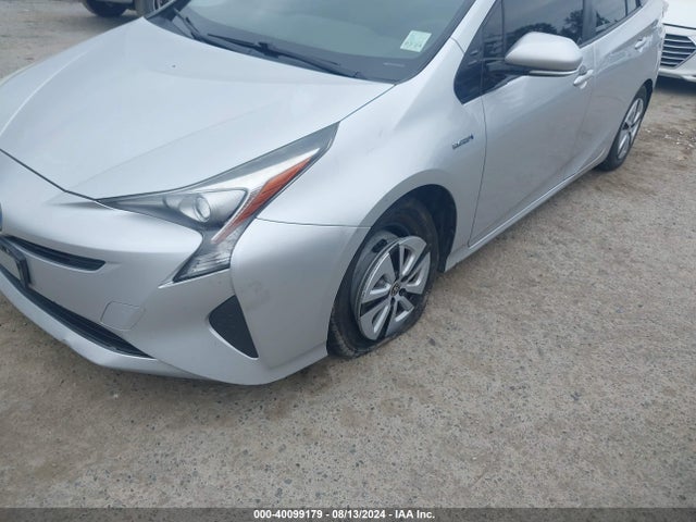 Toyota Prius Two Eco 2017 JTDKARFUXH3031965 Image 17