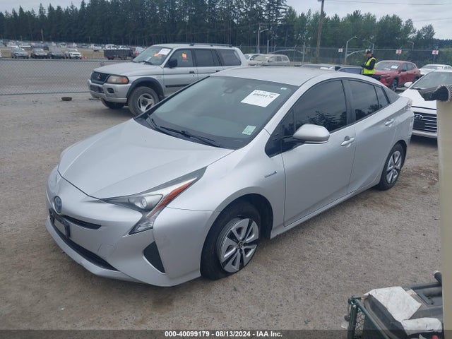 Toyota Prius Two Eco 2017 JTDKARFUXH3031965 Image 2