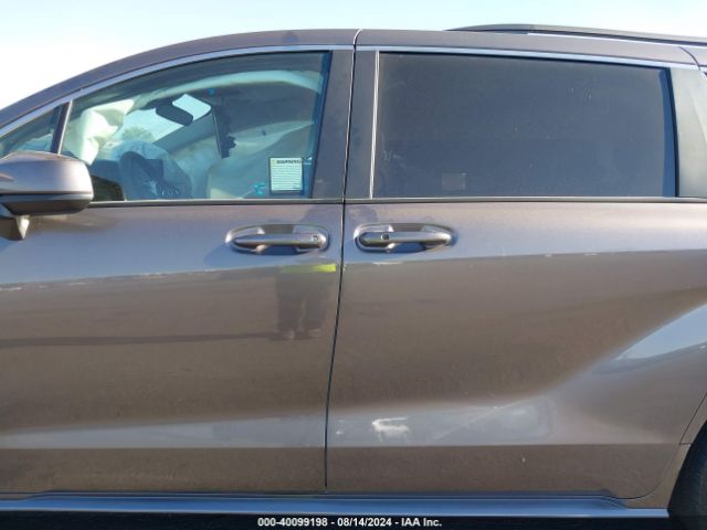 5TDKRKECXPS142716 Toyota SIENNA LE