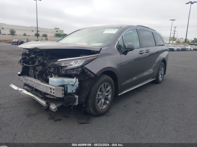5TDKRKECXPS142716 Toyota SIENNA LE