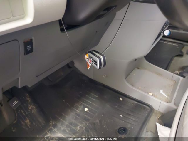 5TDYZ3DC7HS876295 Toyota Sienna Xle 8 Passenger