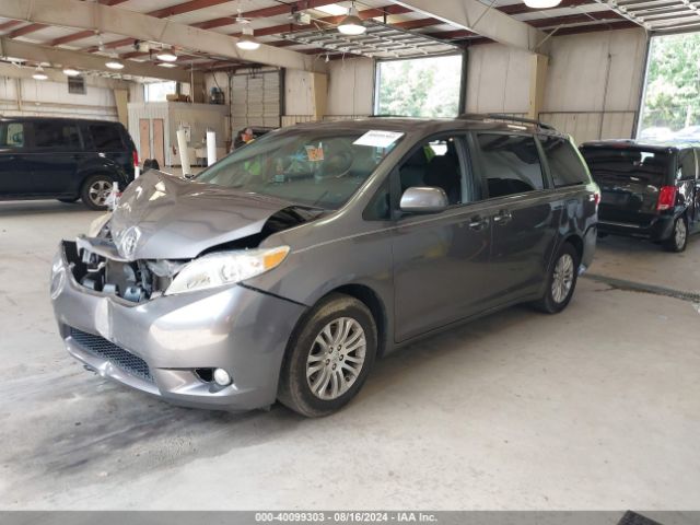 5TDYZ3DC7HS876295 Toyota Sienna Xle 8 Passenger