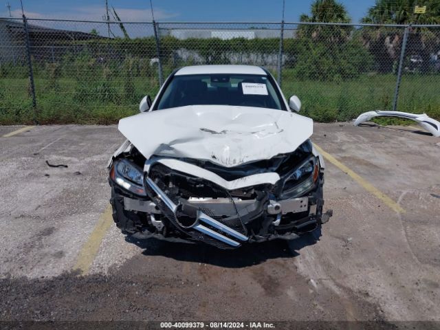 55SWF4JB8HU196572 Mercedes-Benz C 300 Luxury/sport