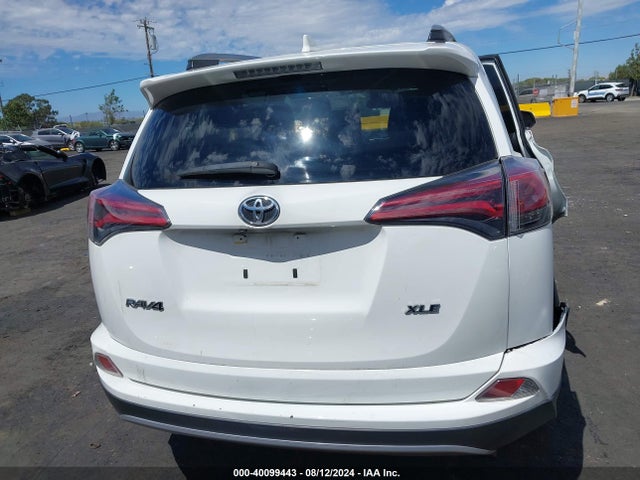 Toyota Rav4 Xle 2018 JTMWFREV8JJ206115 Image 16