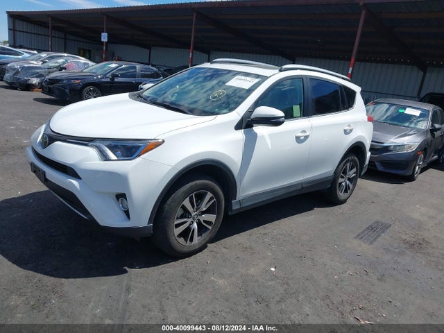 Toyota Rav4 Xle 2018 JTMWFREV8JJ206115 Image 2