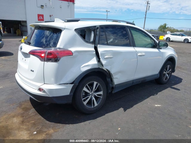 Toyota Rav4 Xle 2018 JTMWFREV8JJ206115 Image 4