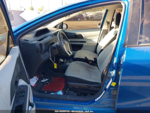 JTDKDTB35E1572530 Toyota Prius C One