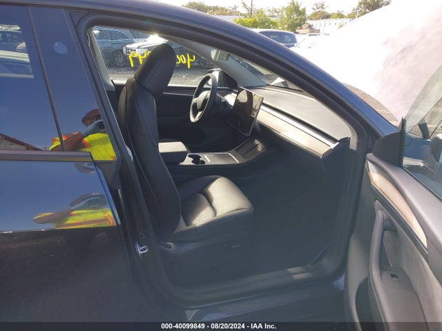 2024 TESLA MODEL Y 7SAYGDEE8RF084239 Photo 4