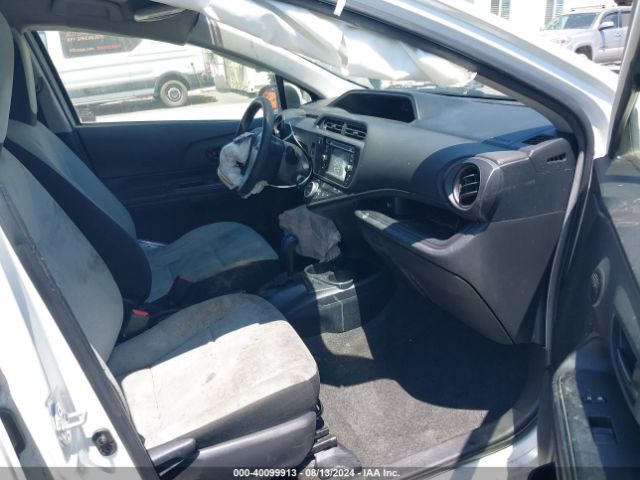 JTDKDTB38G1589292 Toyota Prius C One