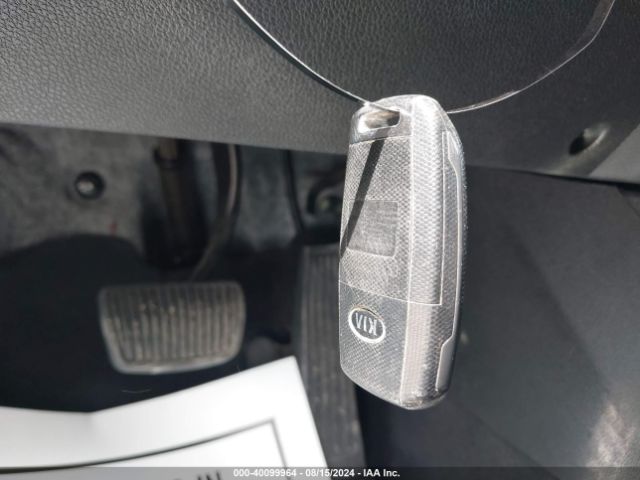 5XYPG4A50KG468349 KIA Sorento 3.3l Lx