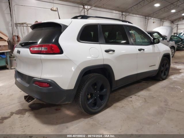 1C4PJLAB1HW610379 Jeep Cherokee Altitude Fwd