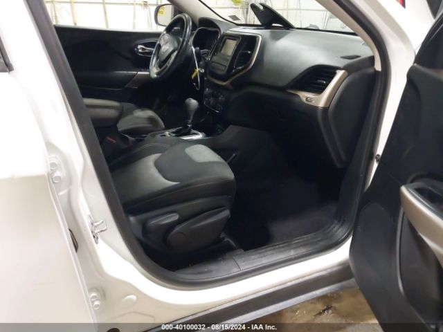 1C4PJLAB1HW610379 Jeep Cherokee Altitude Fwd