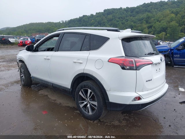 Toyota Rav4 Xle 2018 JTMRFREV9JD222027 Image 3