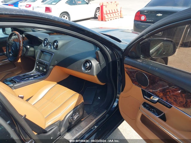 2011 JAGUAR XJ SAJWA1CB0BLV16520 Photo 4