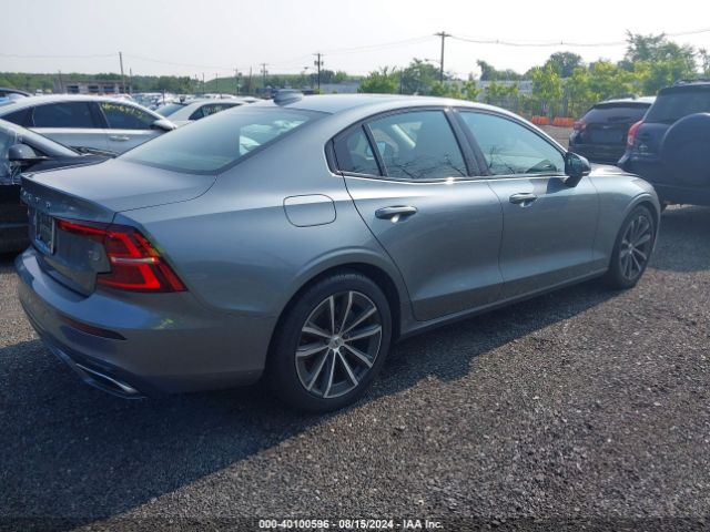 7JR102FZXMG123017 Volvo S60 T5 Momentum