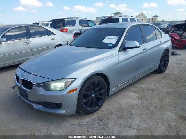 BMW 320i 2014 WBA3B1C54EP680047 Image 2