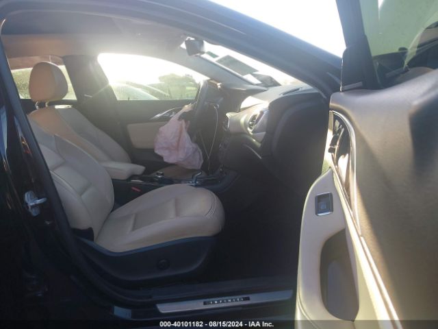 SJKCH5CR8JA052045 Infiniti Qx30 Premium