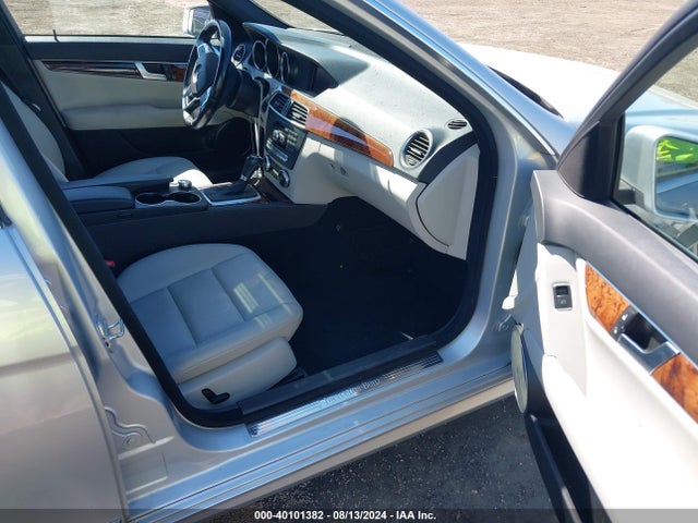 Aukcja sprzedaży 2012 Mercedes-benz C 250 Luxury/sport, vin: WDDGF4HB3CR219454, numer aukcji: 40101382