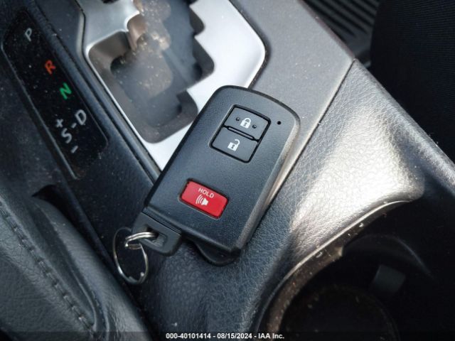 JTMRFREV1JD238609 Toyota Rav4 Xle