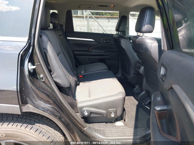 Toyota Highlander Le Plus 2019 5TDZZRFH4KS342632 Image 8