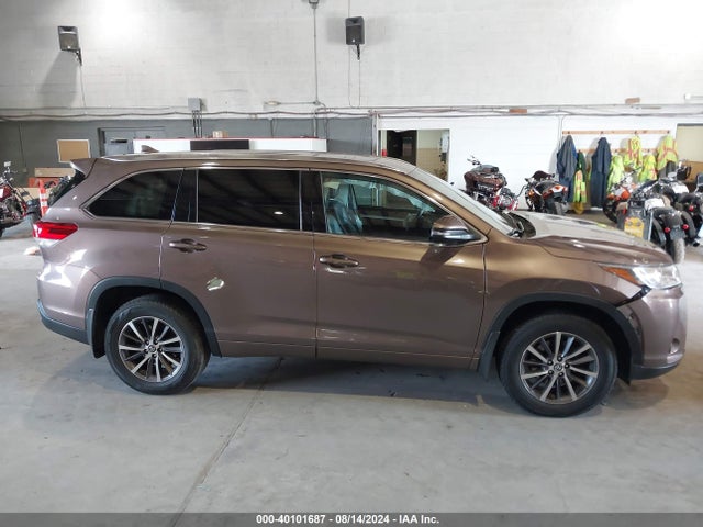 Toyota Highlander Xle 2018 5TDJZRFHXJS874348 Image 13