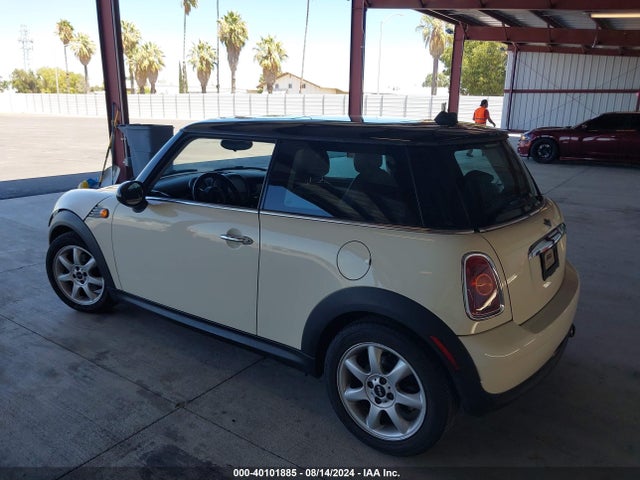 2009 MINI COOPER WMWMF33549TW78333 Photo 2