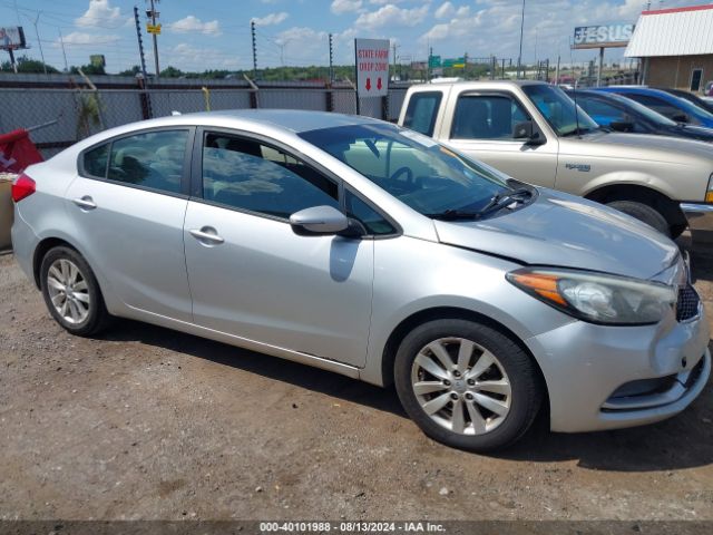 KNAFX4A6XF5272824 KIA FORTE LX