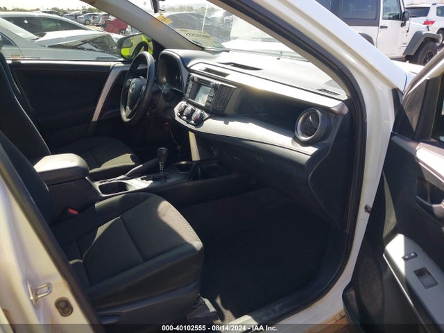 Toyota RAV4 LE 2016 JTMZFREV7GJ082165 Image 5