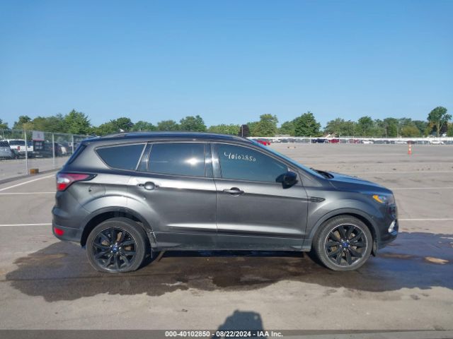 1FMCU9GD2JUA90305 Ford ESCAPE SE