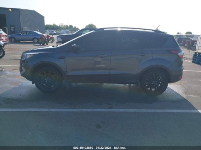1FMCU9GD2JUA90305 Ford ESCAPE SE