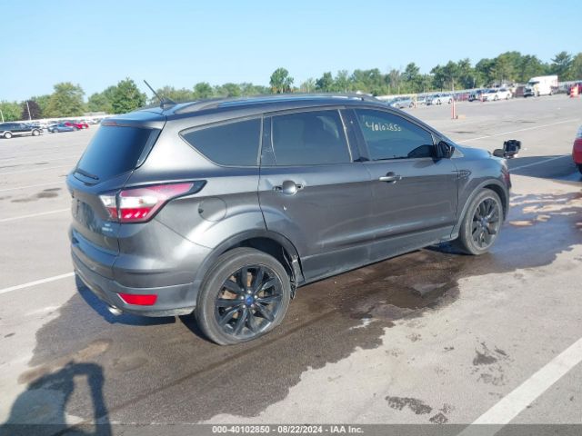 1FMCU9GD2JUA90305 Ford ESCAPE SE