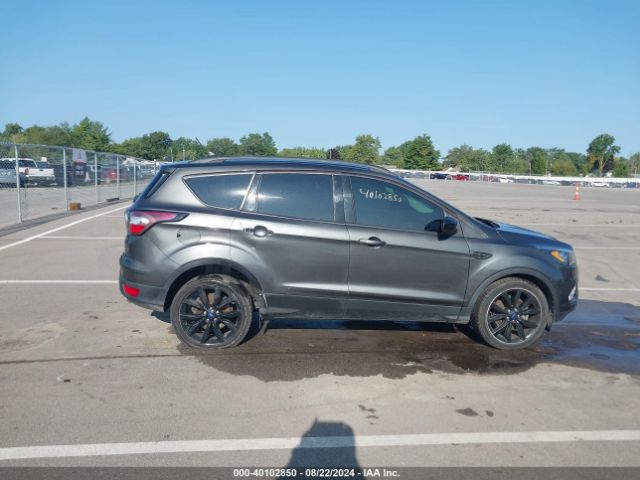 1FMCU9GD2JUA90305 Ford ESCAPE SE
