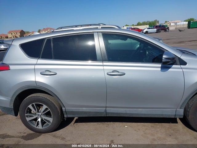 Toyota Rav4 Xle 2018 2T3WFREV6JW469494 Image 13